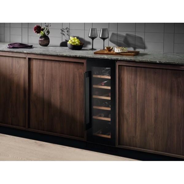 Винна шафа Electrolux EWUS020B5B